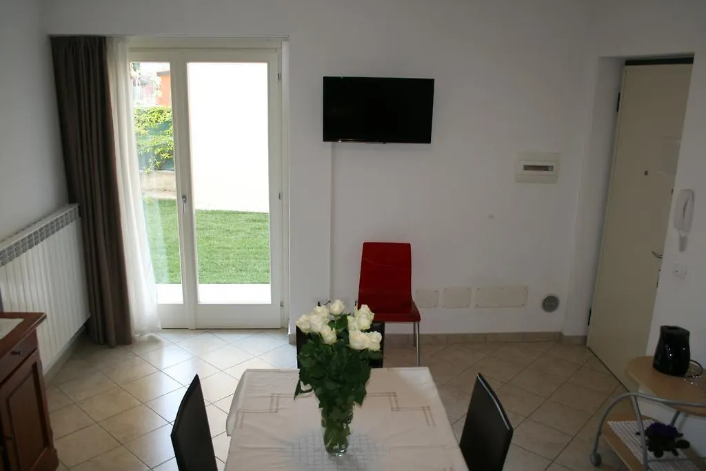 Alma Apartment Sirmione 0*,